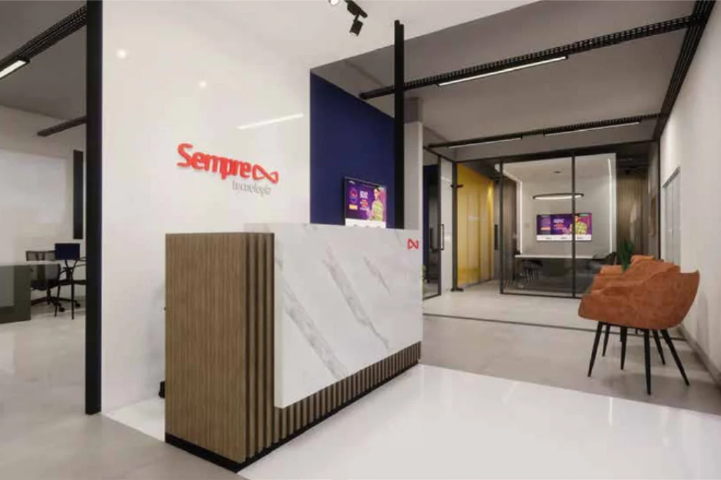 Case:
Sempre Tecnologia
Branding
Design de Interiores
Arquitetura
Design Gráfico
Design Digital